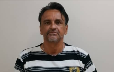 Brasileiro deportado pelos EUA para Guiné Equatorial fica incomunicável após polícia confiscar celular